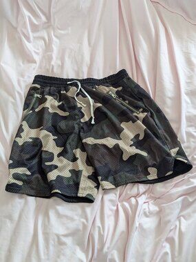 Elwood Camo Mesh Zipper Pocket Shorts Size M